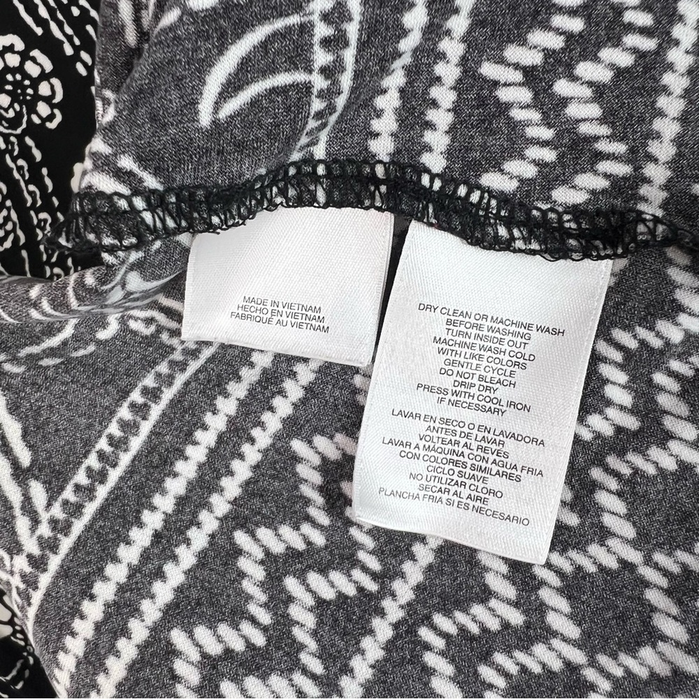 Kasper long sleeve blouse bell bottom sleeves Black and White Paisley Blouse - Picture 7 of 8